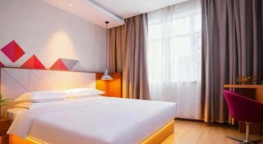 Bed in Borrman Hotel Zhongxiang Railway Station Mochou Village