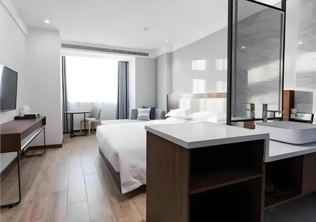 Bed in Borrman Hotel East Huai'an Railway Station Zhou 'Enlai Memorial