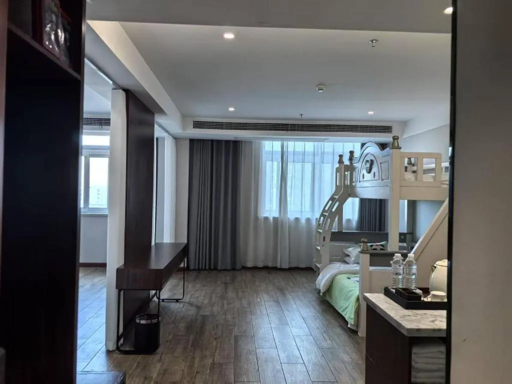 Bed in Borrman Hotel East Huai'an Railway Station Zhou 'Enlai Memorial