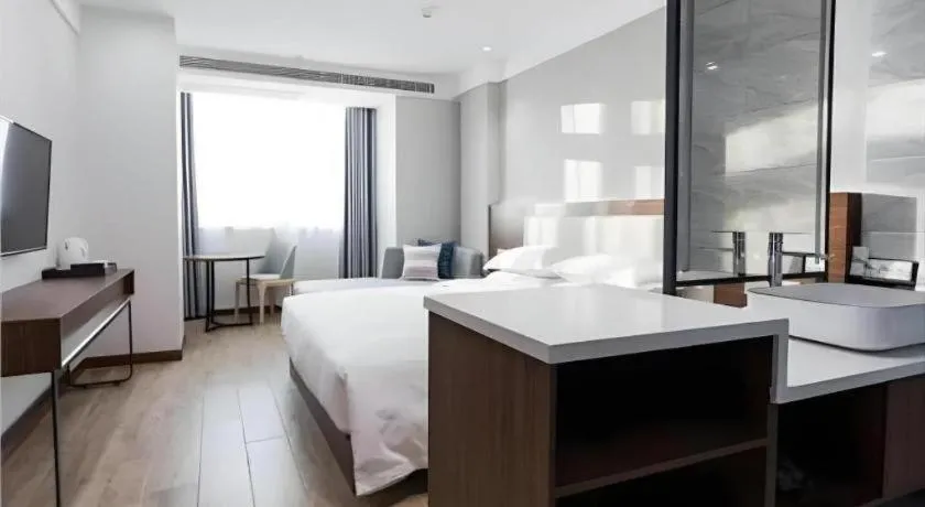 Bed in Borrman Hotel East Huai'an Railway Station Zhou 'Enlai Memorial