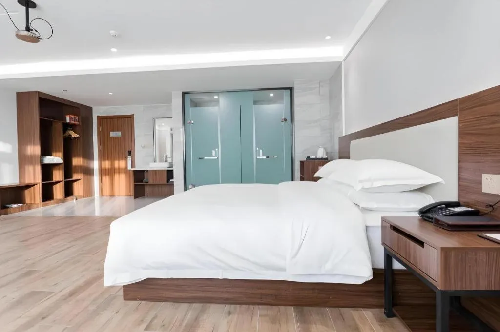 Bed in Borrman Hotel East Huai'an Railway Station Zhou 'Enlai Memorial