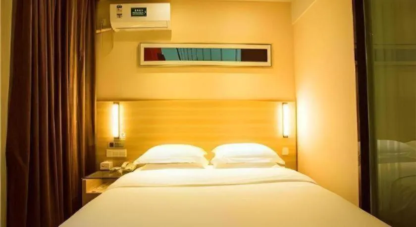 Bed in JTOUR Inn Wuzhou Arcade City Sanzongfu