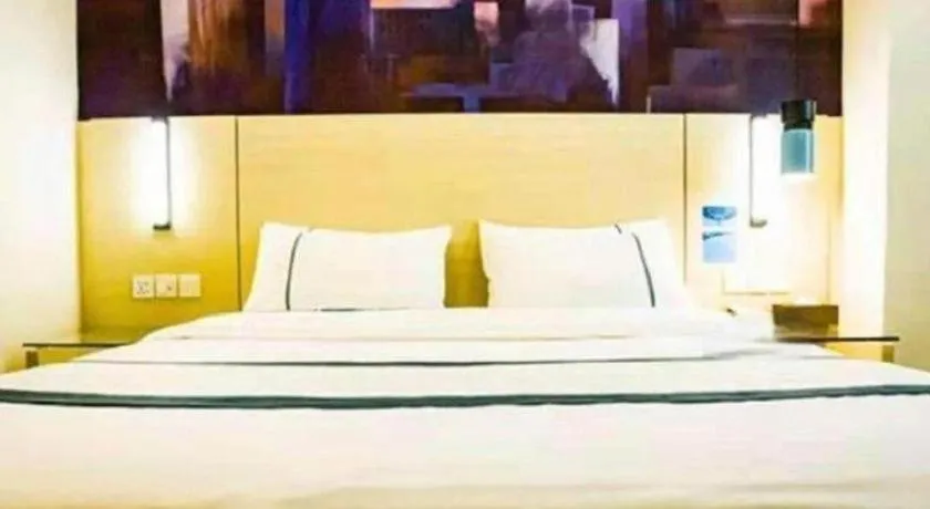 Bed in City Comfort Inn Guangzhou Liwan Zengjiao Jushu Metro Station