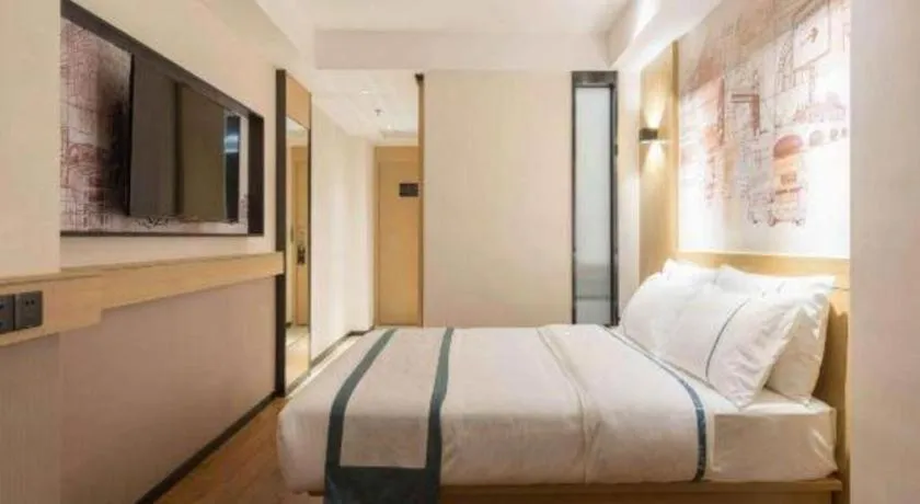 Bed in City Comfort Inn Guangzhou Southern Hospital Tonghe Metro Station