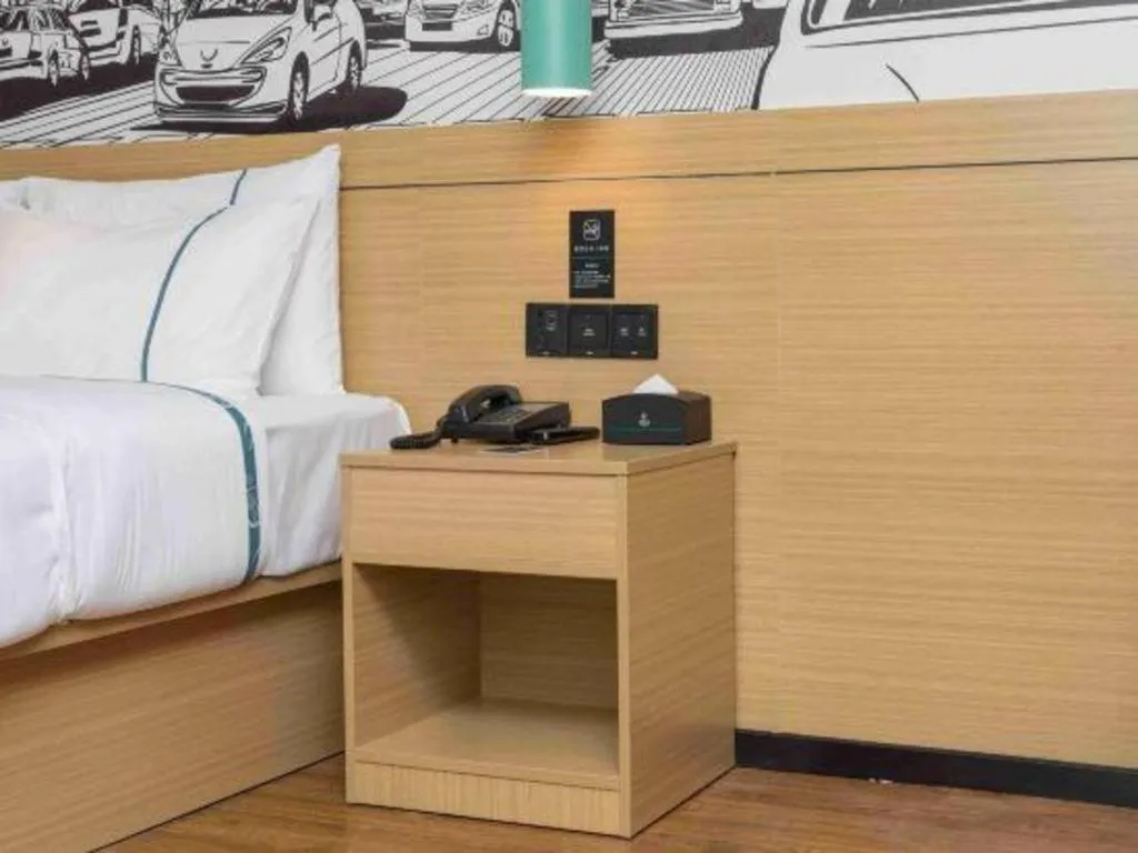 Bed in City Comfort Inn Guangzhou Southern Hospital Tonghe Metro Station