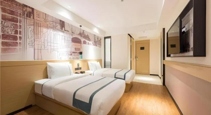 Bed in City Comfort Inn Guangzhou Southern Hospital Tonghe Metro Station