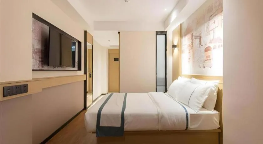 Bed in City Comfort Inn Guangzhou Southern Hospital Tonghe Metro Station