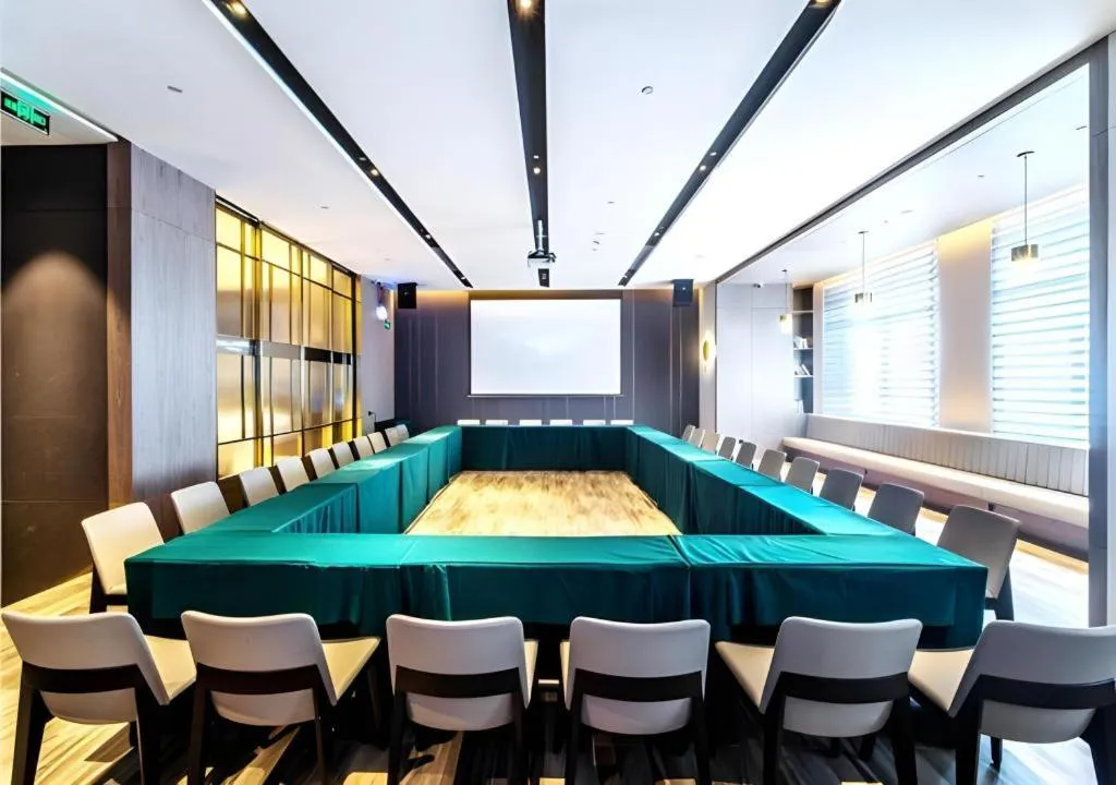 Echarm Plus Hotel Changsha High-speed Railway South Station Desiqin