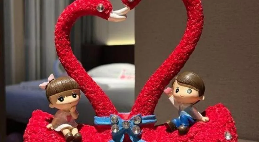 Echarm Plus Hotel Changsha High-speed Railway South Station Desiqin