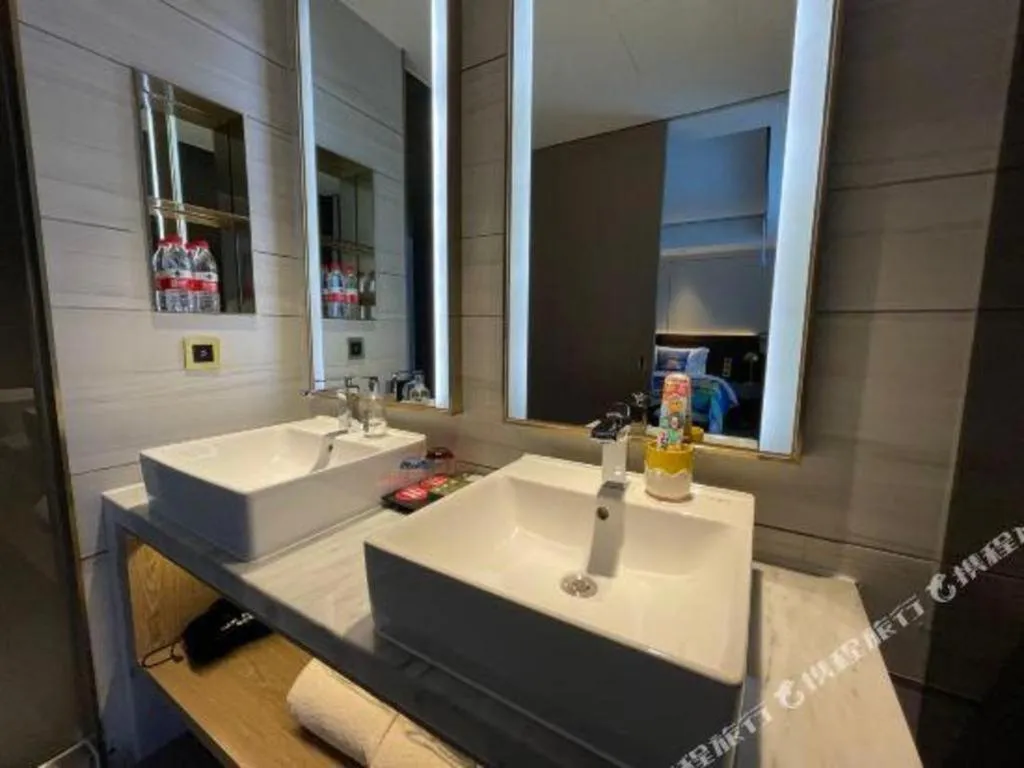 Echarm Plus Hotel Changsha High-speed Railway South Station Desiqin