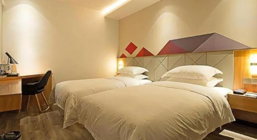 Bed in Borrman Hotel Jingzhou Jiangjin West Road Wanda Plaza Fantawild