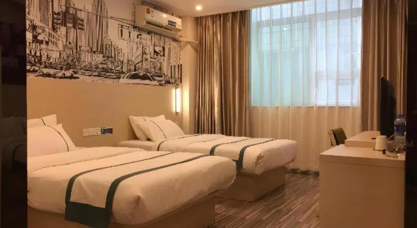 Bed in City Comfort Inn Guangzhou Dashi Metro Station Zoo Main Branch
