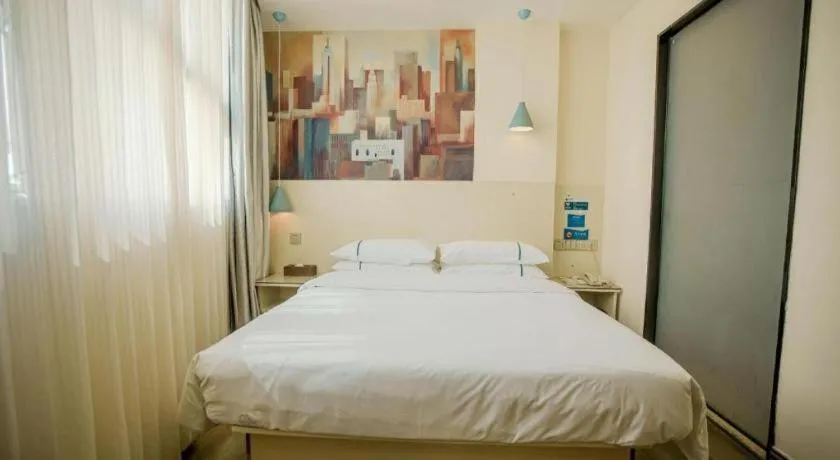 Bed in City Comfort Inn Guangzhou Dashi Metro Station Zoo Main Branch