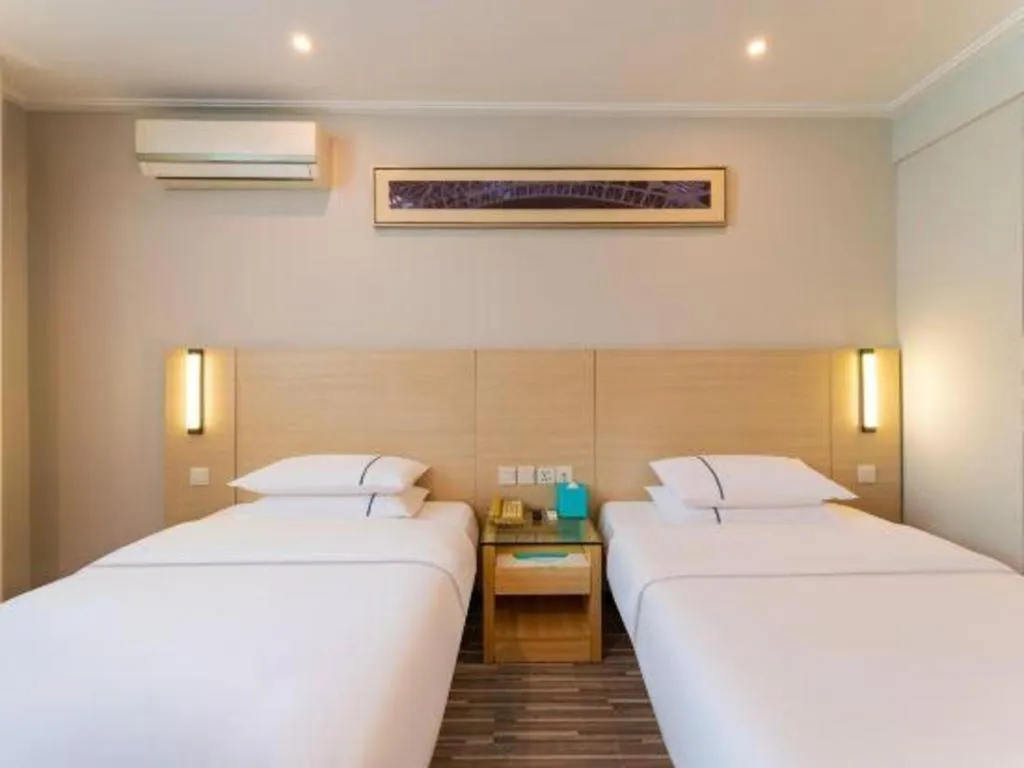 Bed in City Comfort Inn Guangzhou Dashi Metro Station Zoo Main Branch