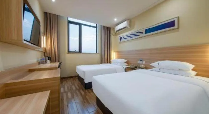 Bed in City Comfort Inn Shanghai International Tourism Resort Disney