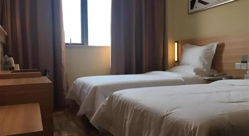 Bed in City Comfort Inn Shanghai International Tourism Resort Disney