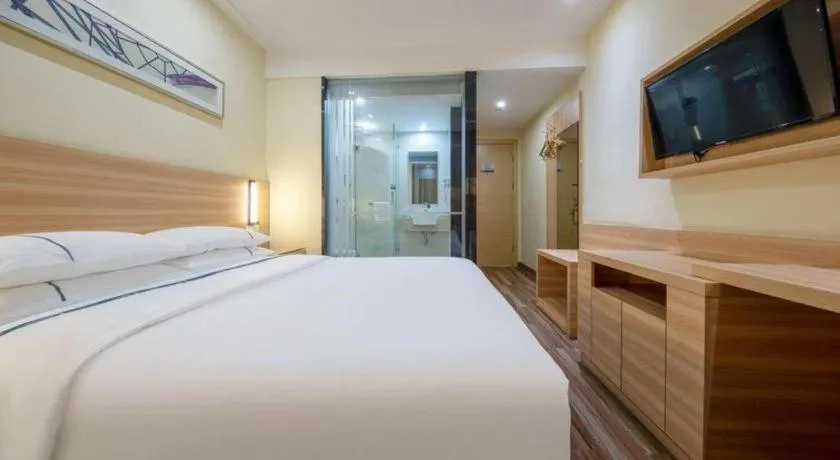 Bed in City Comfort Inn Shanghai International Tourism Resort Disney