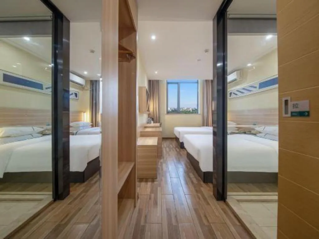 Bed in City Comfort Inn Shanghai International Tourism Resort Disney