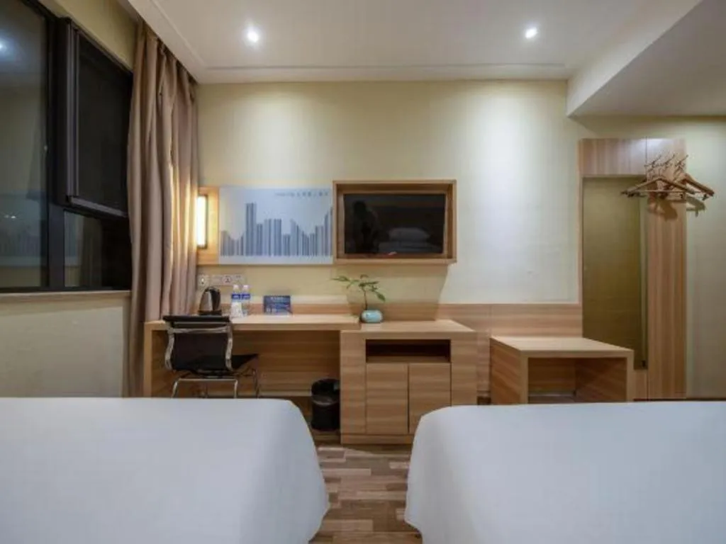 Bed in City Comfort Inn Shanghai International Tourism Resort Disney