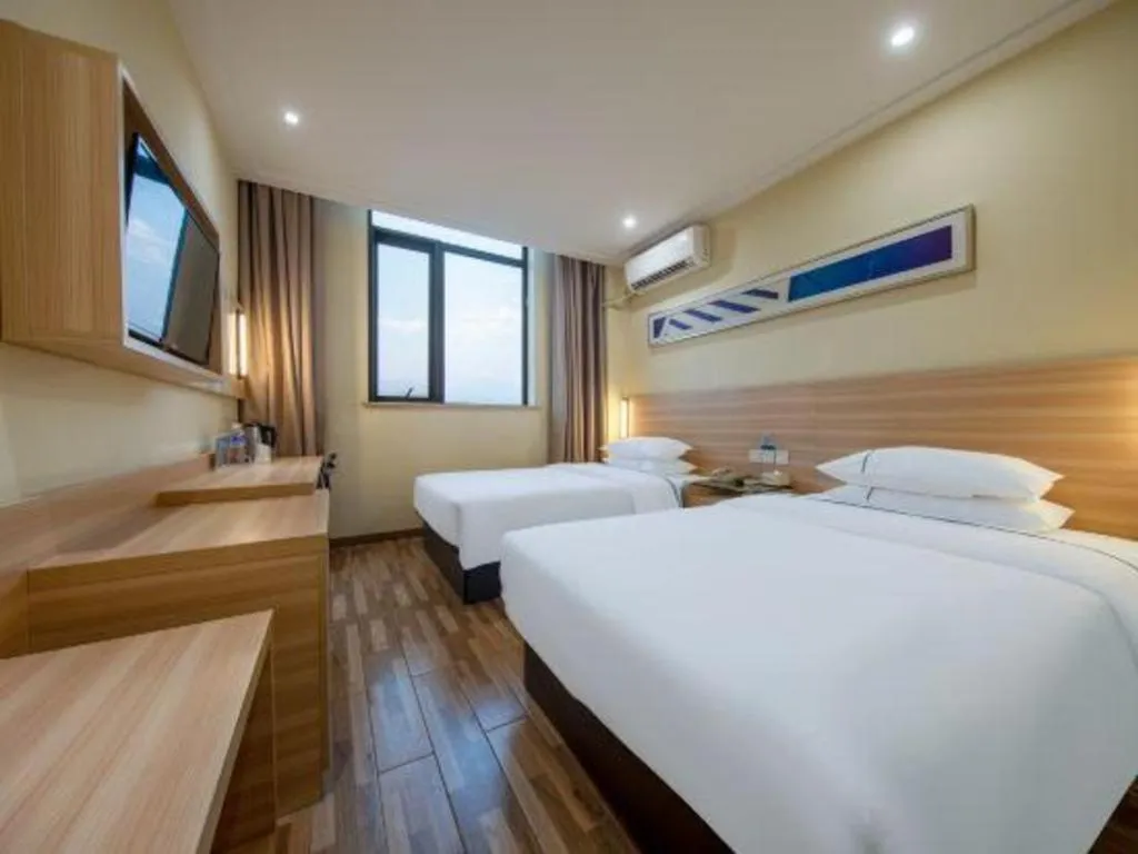 Bed in City Comfort Inn Shanghai International Tourism Resort Disney