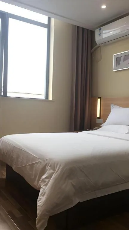 Bed in City Comfort Inn Shanghai International Tourism Resort Disney