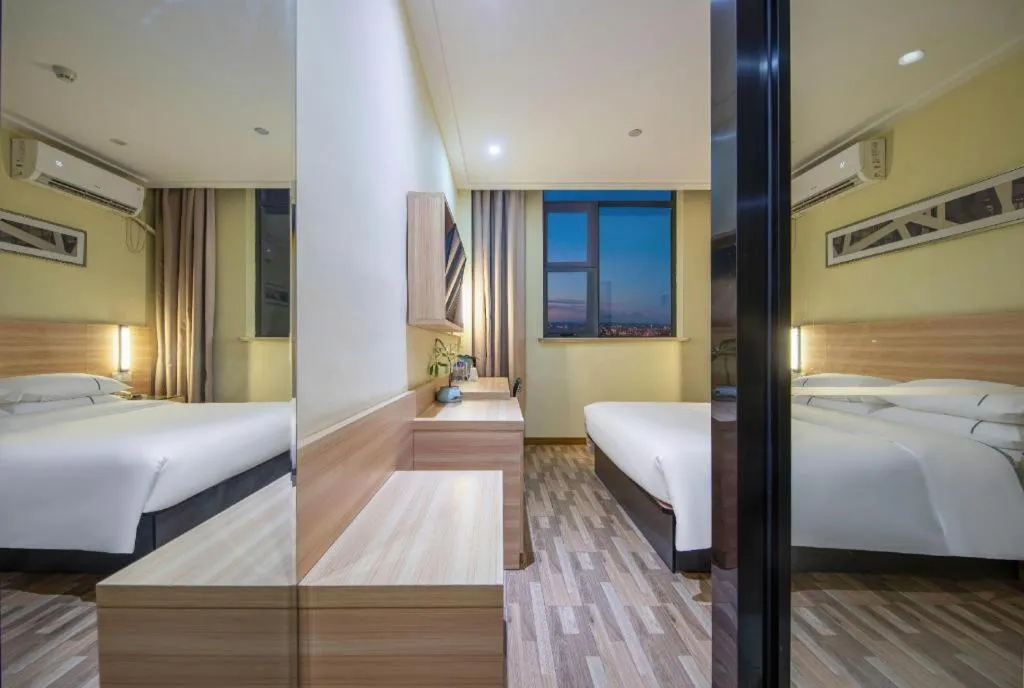 Bed in City Comfort Inn Shanghai International Tourism Resort Disney