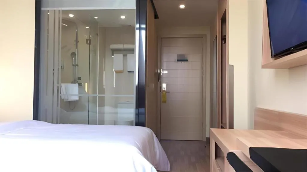 Bed in City Comfort Inn Shanghai International Tourism Resort Disney