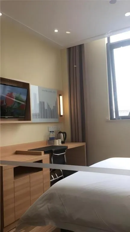 Bed in City Comfort Inn Shanghai International Tourism Resort Disney