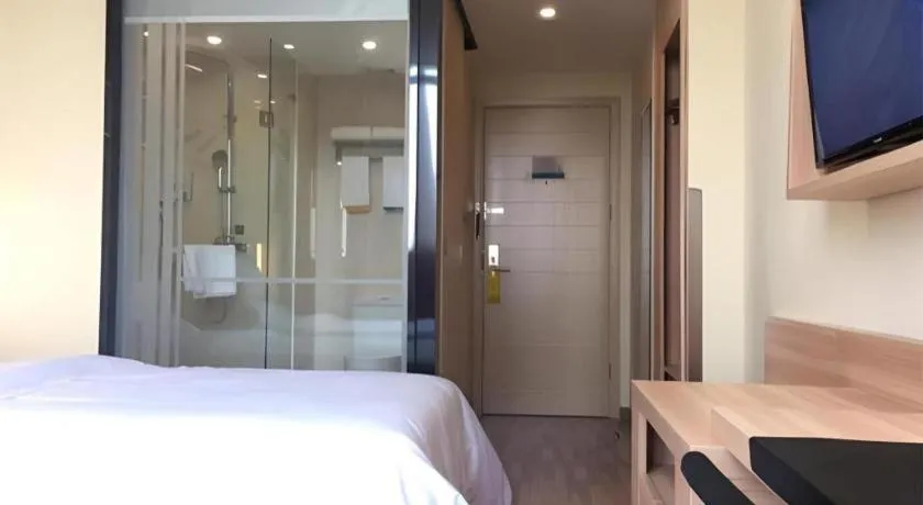 Bed in City Comfort Inn Shanghai International Tourism Resort Disney