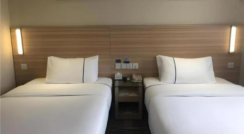 Bed in City Comfort Inn Wuhan Dongwu Avenue Light Rail Station