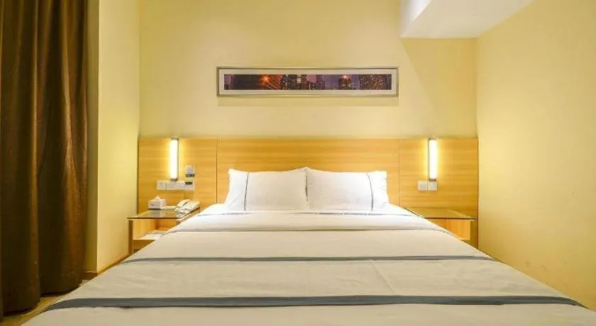 Bed in City Comfort Inn Xiao'gan City Beijing Road
