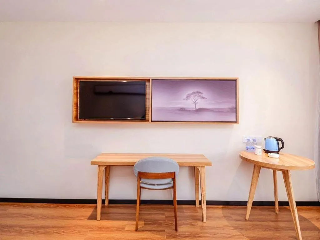 JTOUR Inn Hechi Yizhou Municipal Central Plaza