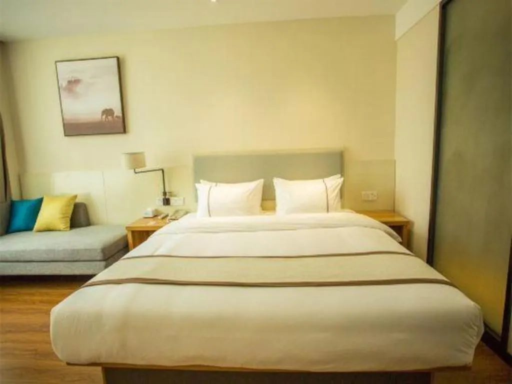 Bed in JTOUR Inn Hechi Yizhou Municipal Central Plaza