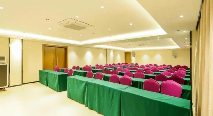 JTOUR Inn Hechi Yizhou Municipal Central Plaza