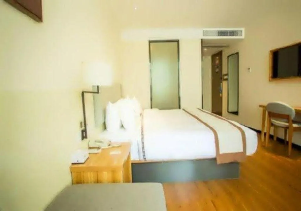 Bed in JTOUR Inn Hechi Yizhou Municipal Central Plaza