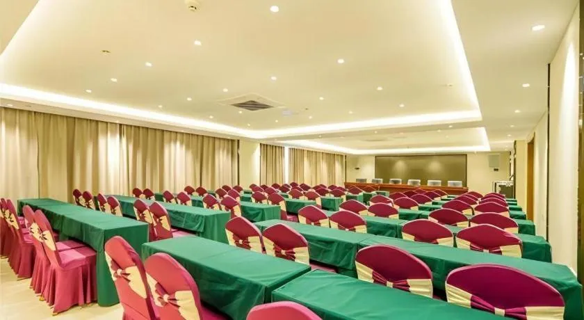 JTOUR Inn Hechi Yizhou Municipal Central Plaza