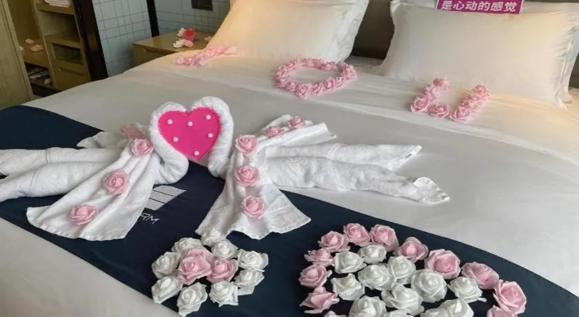 Bed in Echarm Hotel Nanning Chaoyang Square River View