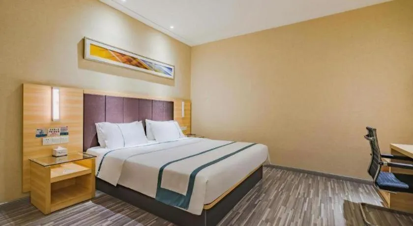 Bed in City Comfort Inn Guangzhou Shangxiajiu Hualin Temple Chenjiaci Metro Station
