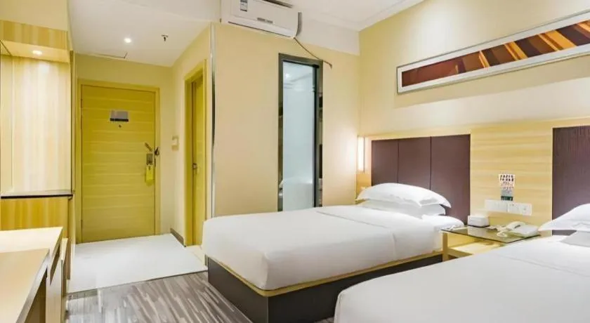 Bed in City Comfort Inn Guangzhou Shangxiajiu Hualin Temple Chenjiaci Metro Station