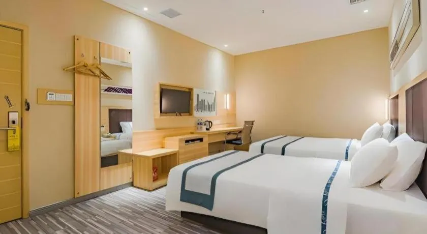 Bed in City Comfort Inn Guangzhou Shangxiajiu Hualin Temple Chenjiaci Metro Station