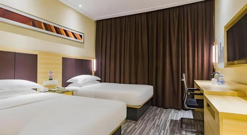 Bed in City Comfort Inn Guangzhou Shangxiajiu Hualin Temple Chenjiaci Metro Station