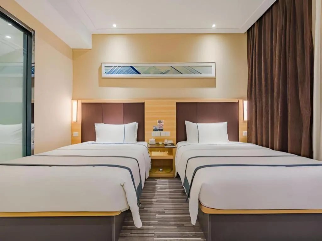 Bed in City Comfort Inn Guangzhou Shangxiajiu Hualin Temple Chenjiaci Metro Station
