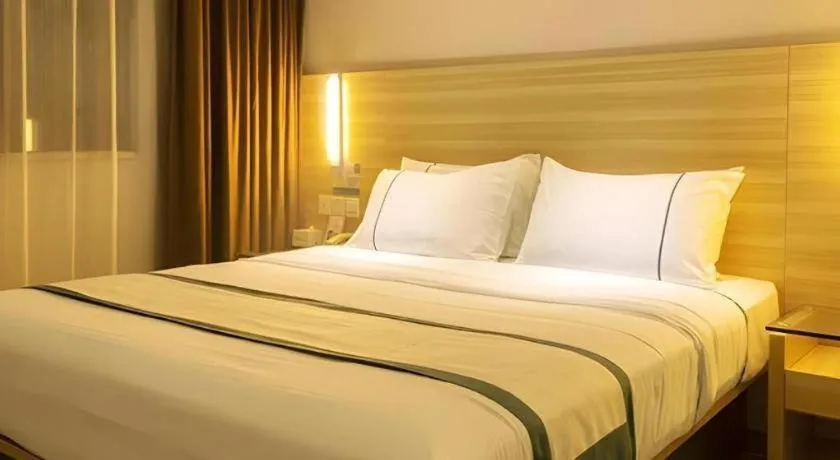 Bed in City Comfort Inn Guangzhou Shangxiajiu Hualin Temple Chenjiaci Metro Station