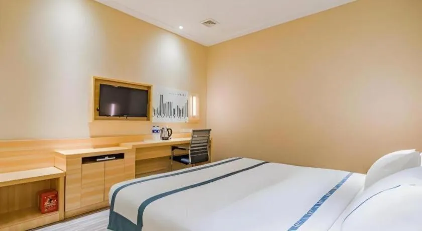 Bed in City Comfort Inn Guangzhou Shangxiajiu Hualin Temple Chenjiaci Metro Station