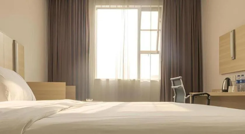 Bed in City Comfort Inn Guangzhou Shangxiajiu Hualin Temple Chenjiaci Metro Station