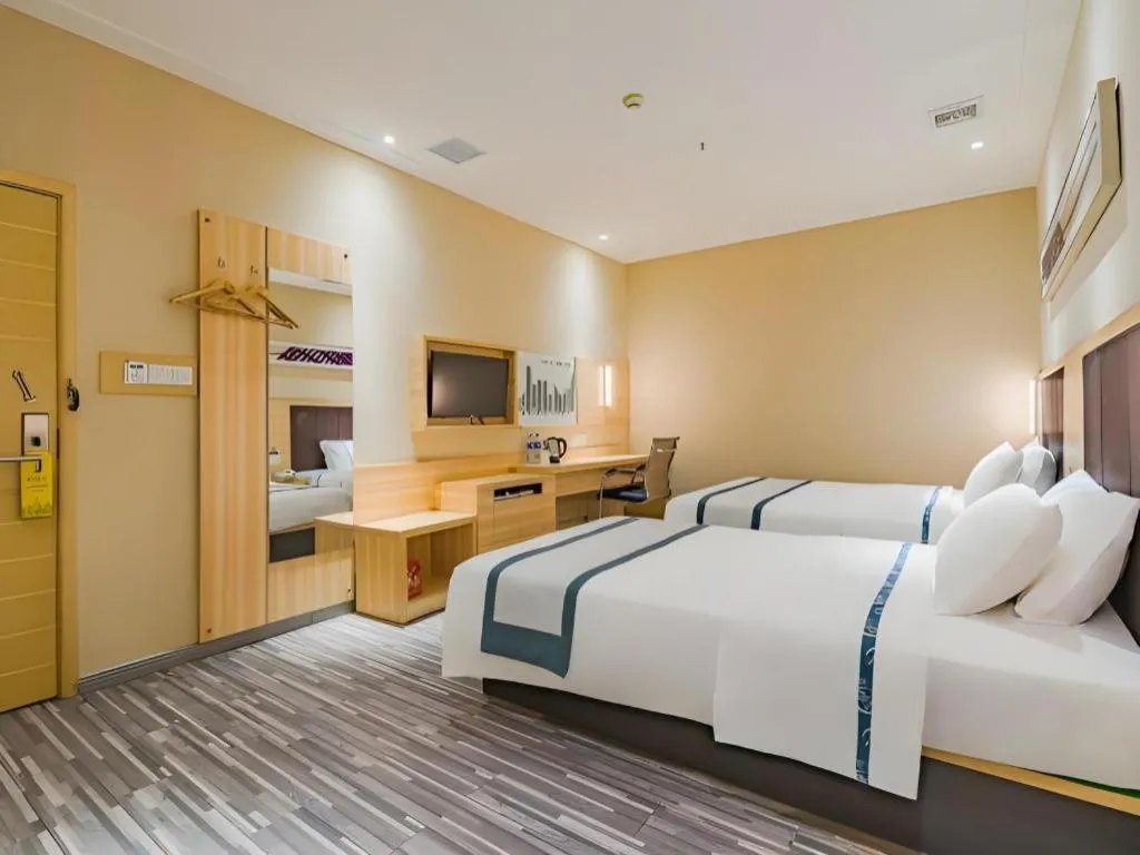 Bed in City Comfort Inn Guangzhou Shangxiajiu Hualin Temple Chenjiaci Metro Station