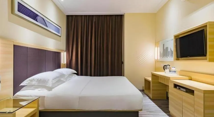 Bed in City Comfort Inn Guangzhou Shangxiajiu Hualin Temple Chenjiaci Metro Station