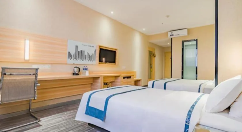 Bed in City Comfort Inn Guangzhou Shangxiajiu Hualin Temple Chenjiaci Metro Station