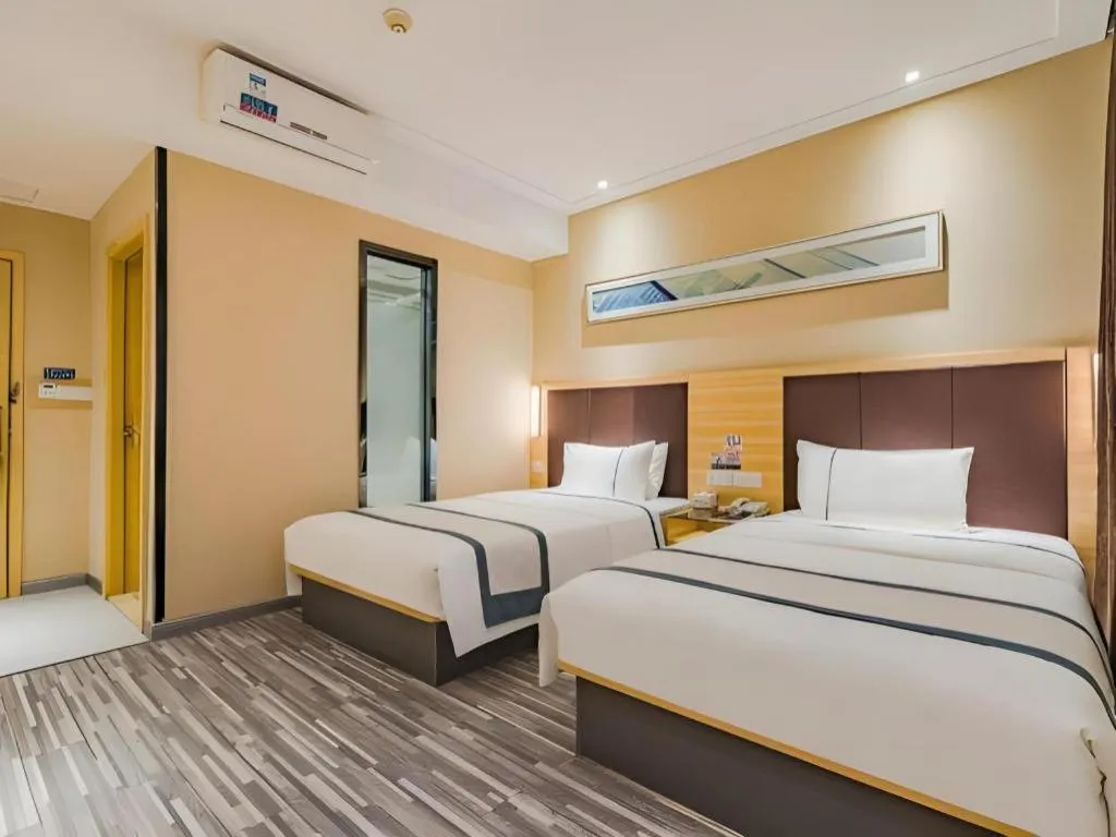 Bed in City Comfort Inn Guangzhou Shangxiajiu Hualin Temple Chenjiaci Metro Station