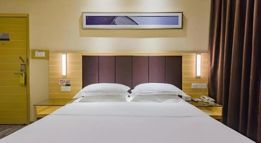 Bed in City Comfort Inn Guangzhou Shangxiajiu Hualin Temple Chenjiaci Metro Station